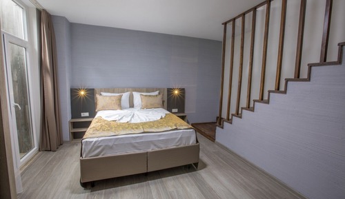 Duplex Suite with Pool Access