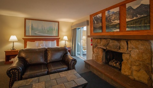 King on the River with Fireplace (Not Pet Friendly)