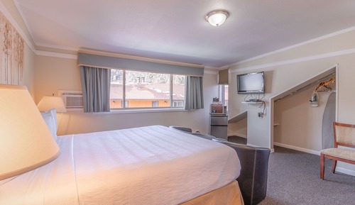 Value Room King Bed (Not on the River, Not pet friendly)