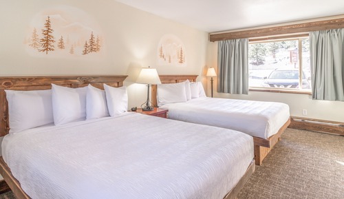 River Room 2 Queen Beds (NOT pet friendly)3