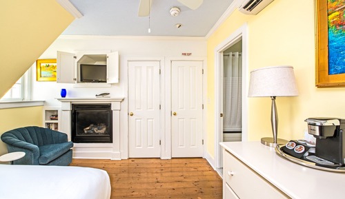 Room (Room 5)
