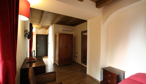 Single Room, Private Bathroom