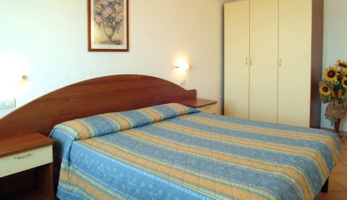 One Bedroom Apartment for Five Adults