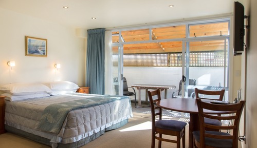 Standard Room, 1 King Bed, Non Smoking, Courtyard Area