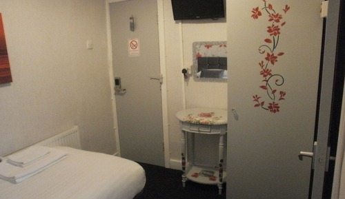 Basic Single Room, Ensuite (Room 8.)