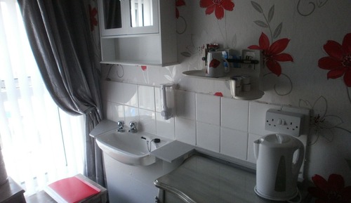 Basic Single Room, Ensuite (Room 6)