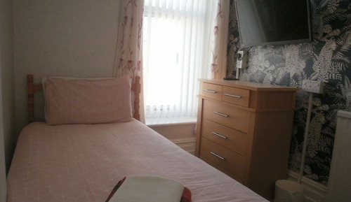 Suite, Ensuite (Room 4, sleeps 5)