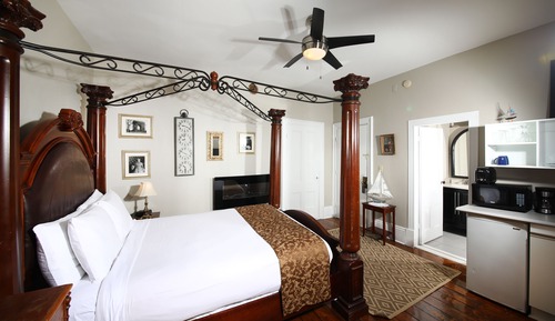 Sir J.A. Mcdonald Suite 6 