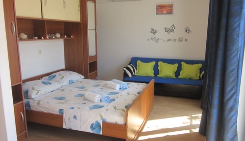 Studio, Sea View