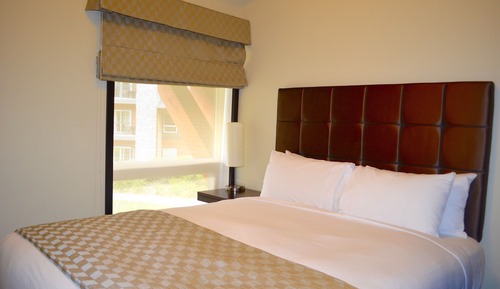 Luxury Condo, 3 Bedrooms, Connecting Rooms, Mountain View
