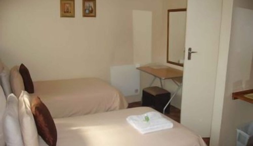 Standard Twin Room, Private Bathroom
