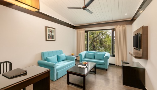 Suite with complimentary shuttle to Mall Road till 7 pm