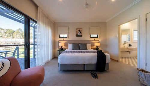 Superior Suite, Vineyard View