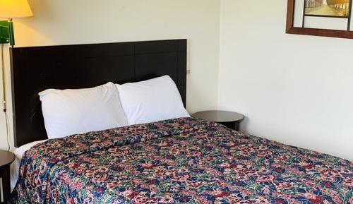 Single Room, 1 Queen Bed, Smoking