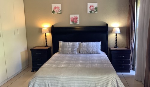 Deluxe Studio, 1 Queen Bed