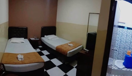 Economy Room, 1 Queen Bed