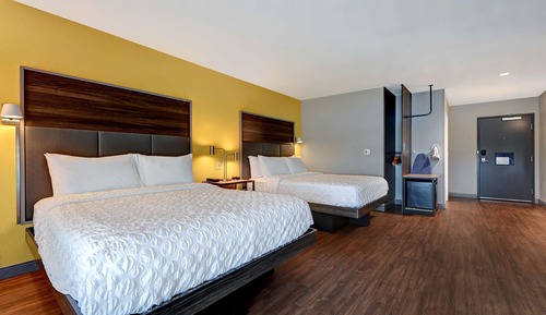 Room, 2 Queen Beds, Accessible (Roll-In Shower)