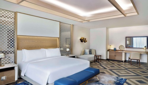 Suite (Ambassador, Theme Park Access)