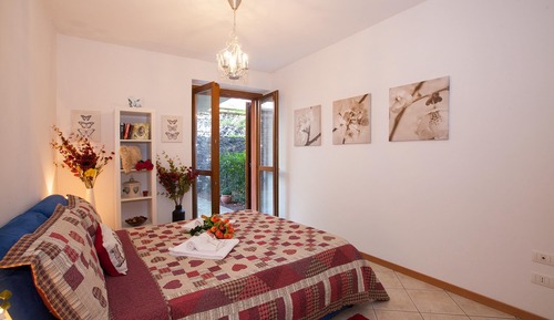 Family Apartment, 2 Bedrooms, Mountainside (Vista d'Oro Ulivo Apt. 4)