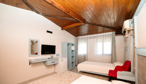 Standard Triple Room, Lanai, City View