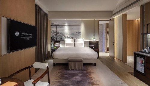 Deluxe Suite, 1 King Bed, Club Lounge Access