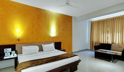 Standard Room, 1 King Bed, City View