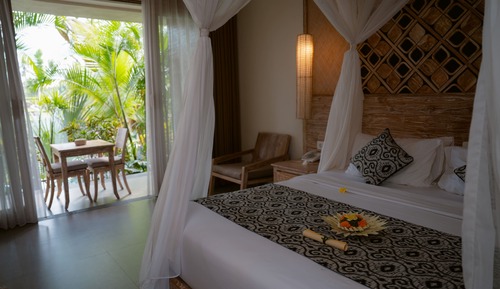 Suite with Pool Access