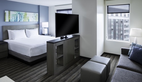 Studio Suite, 1 King Bed with Sofa bed, Kitchen (High Floor)