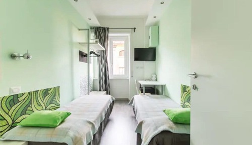Deluxe Twin Room (Green)
