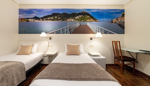 Twin Room (Interior)