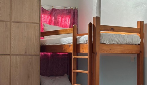 Comfort Shared Dormitory, Women only