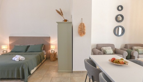 Family Studio, Pool View
