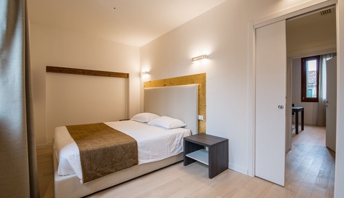 Deluxe Apartment (3 floor)