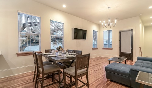 Luxury Condo, Multiple Beds, Balcony, Courtyard View