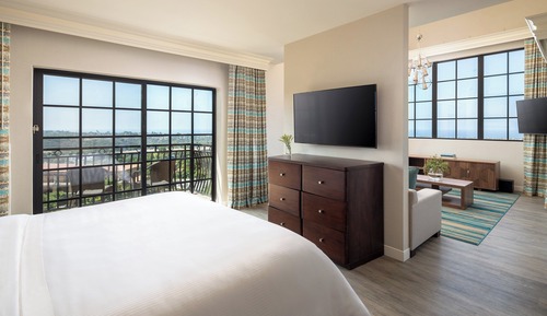 Junior Suite, 1 King Bed, Non Smoking, Balcony
