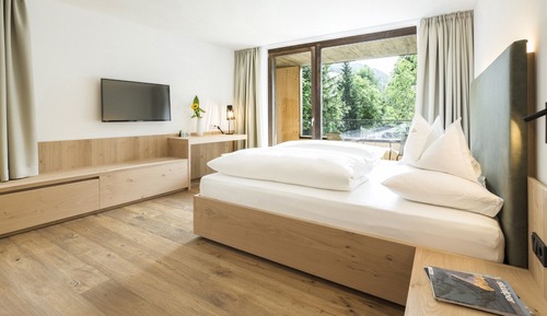 Deluxe Suite, 1 Queen Bed, Non Smoking, Valley View