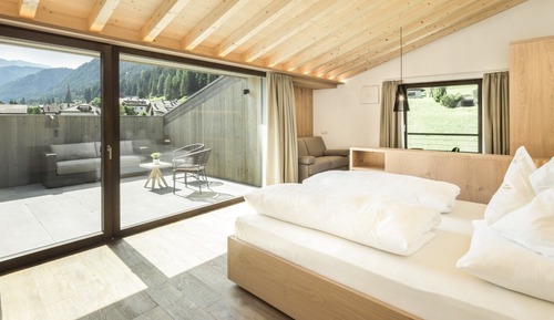 Exclusive Studio, 1 Queen Bed, Non Smoking, Garden View