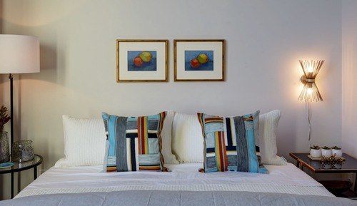 Suite 4 - 1 King Bed