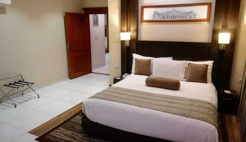 Deluxe Suite