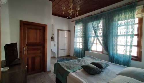 Deluxe Studio Suite