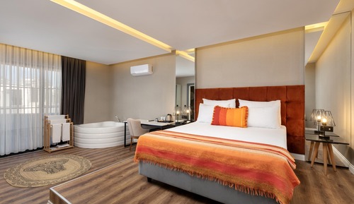 Junior Suite, Jetted Tub
