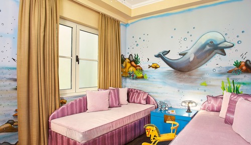 Family Graffiti Guestroom