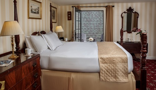 Perry Room, 1 Queen Bed, Private Deck