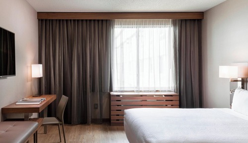 Classic Room, 1 King Bed, Non Smoking
