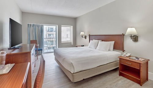 Standard Room, 1 King Bed Partial Ocean View