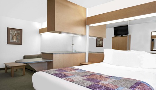 Suite, 1 Queen Bed