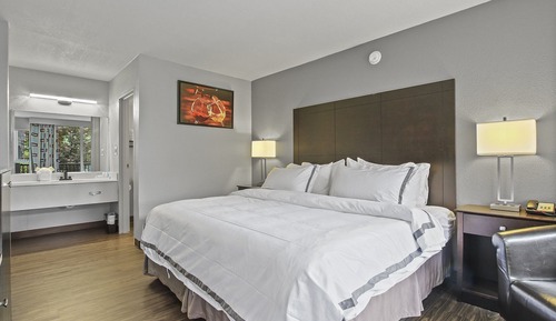Beach House 2 Bedroom Deluxe Suite