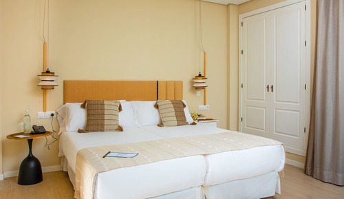Double Room, 2 Twin Beds, Pool View