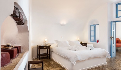 Junior Suite (Caldera View)