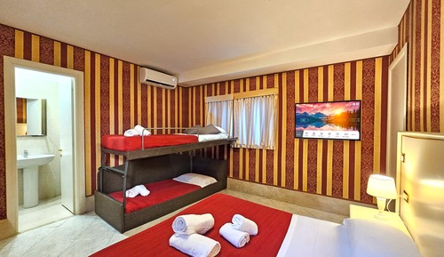 Classic Quadruple Room